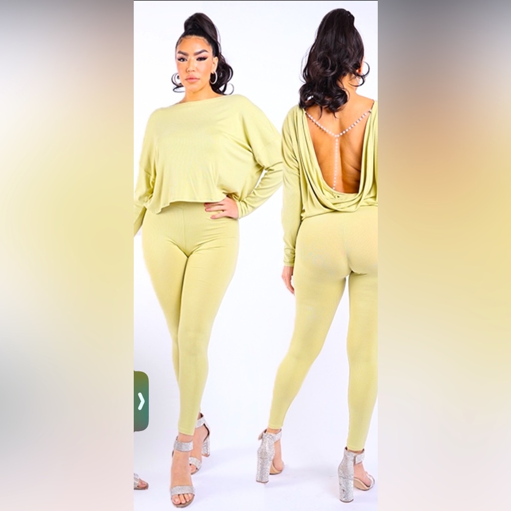 2 Piece Pearl Back Set